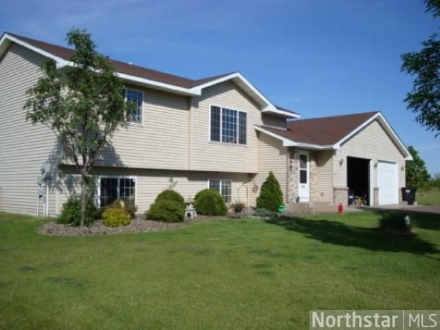 7871 Baylor St, Wyoming, MN 55092