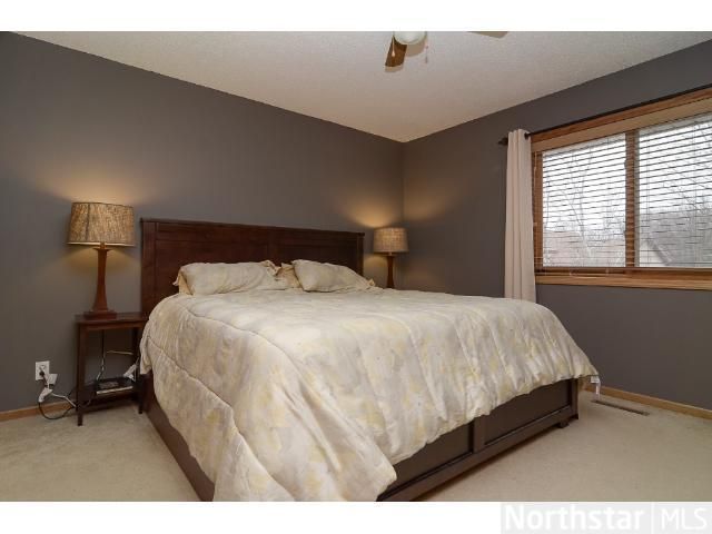 2111 Helmo Ave N, Oakdale, MN 55128