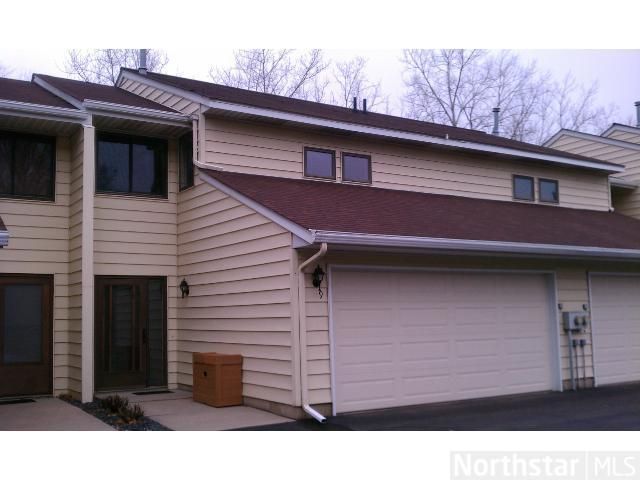 9 Round Lake Trl, Little Canada, MN 55117