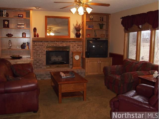 6070 Yucca Ln N, Plymouth, MN 55446