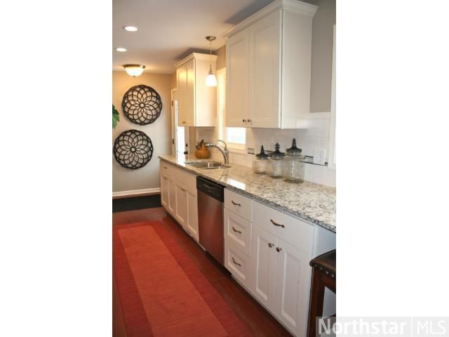 719 Decorah Ln, Mendota Heights, MN 55120