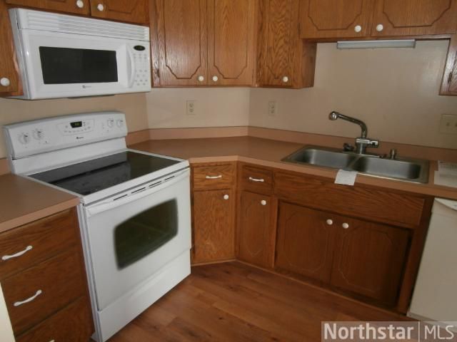 15730 Maple Island Ct, Burnsville, MN 55306