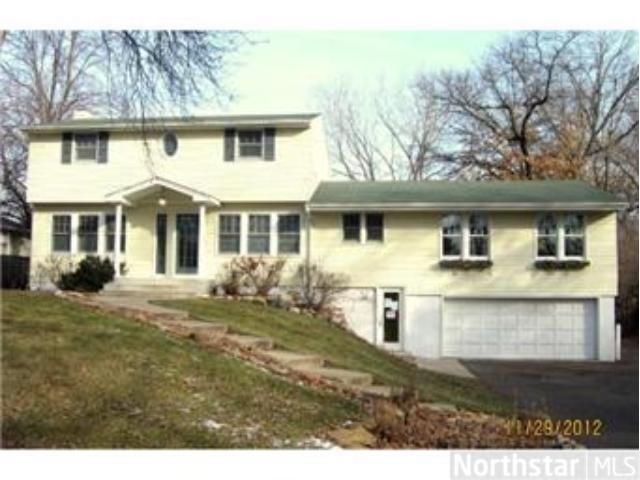 2909 Fairchild Ave, Wayzata, MN 55391
