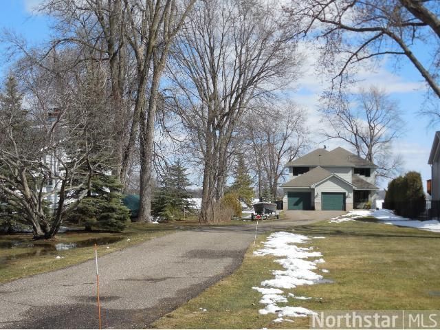 1059 N Shore Dr, Forest Lake, MN 55025