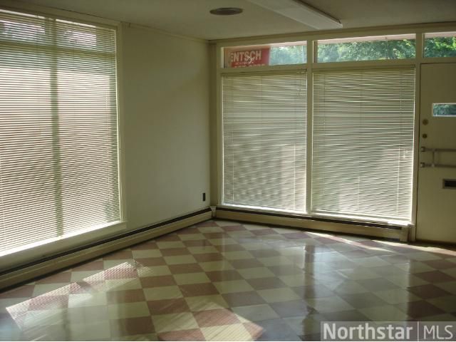 683 Dodd Rd, Saint Paul, MN 55107