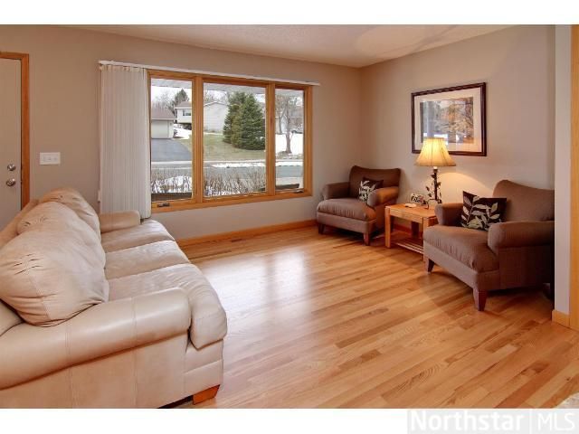 6305 Whispering Oaks Dr, Eden Prairie, MN 55346