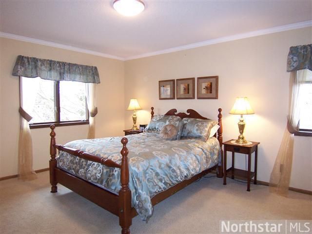 392 Bear Ave S, Vadnais Heights, MN 55127