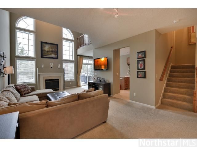 1389 White Oak Dr, Chaska, MN 55318