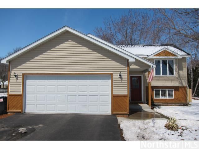 1333 Parallel St, Chaska, MN 55318