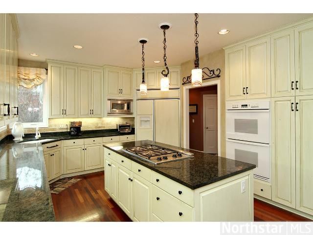 2277 Copperfield Dr, Mendota Heights, MN 55120