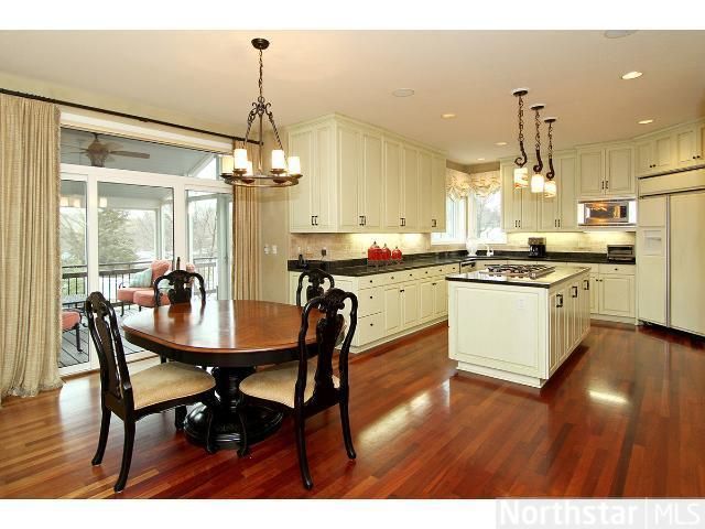 2277 Copperfield Dr, Mendota Heights, MN 55120