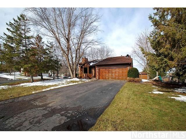 1225 Farrell St N, Maplewood, MN 55119