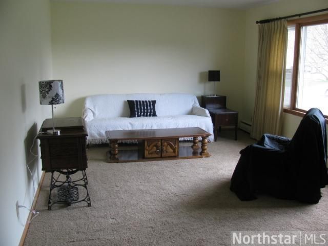 440 W 3rd St, Waconia, MN 55387
