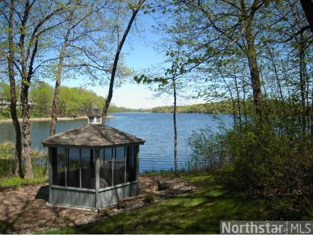 1545 Hollybrook Rd, Wayzata, MN 55391