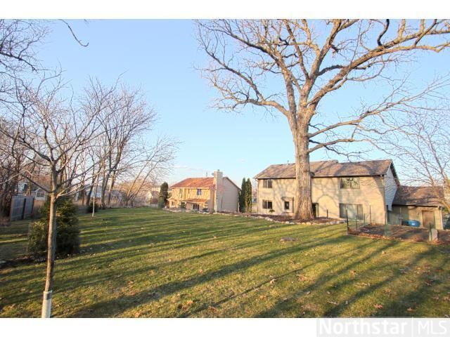 3237 Rolling Hills Dr, Eagan, MN 55121