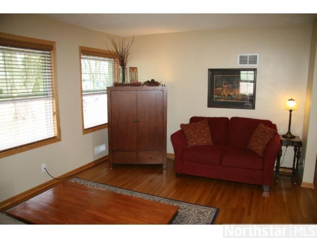 2923 Pascal St, Roseville, MN 55113