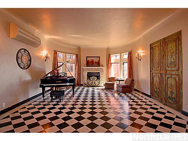 340 Summit Ave, Saint Paul, MN 55102