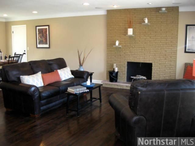 1897 Albert St N, Roseville, MN 55113