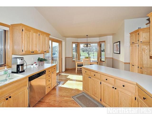 2160 Grimm Rd, Chaska, MN 55318