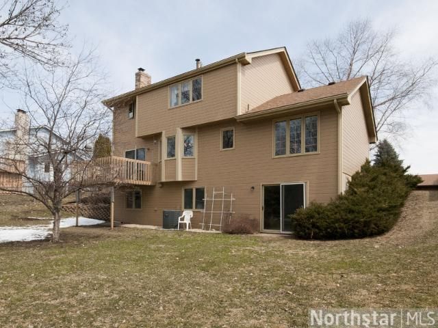 10695 Lee Dr, Eden Prairie, MN 55347