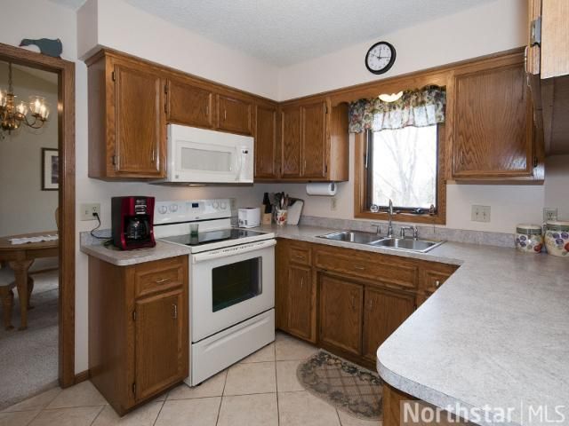 10695 Lee Dr, Eden Prairie, MN 55347