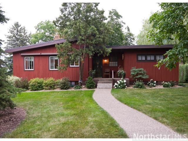 1906 Walsh Ln, Mendota Heights, MN 55118