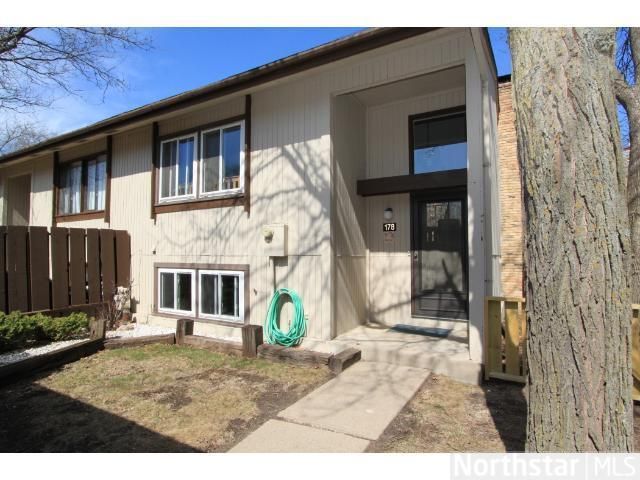 178 River Woods Ln, Burnsville, MN 55337