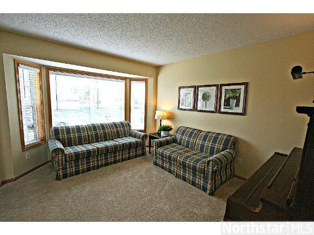 13895 Hill Place Dr, Rogers, MN 55374