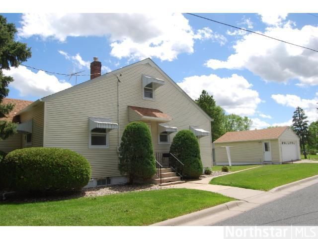 601 E 1st St, Waconia, MN 55387