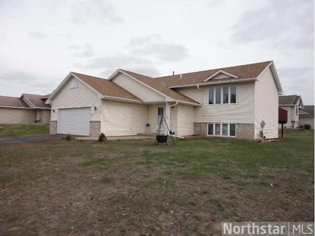 1117 Flintwood St, Isanti, MN 55040