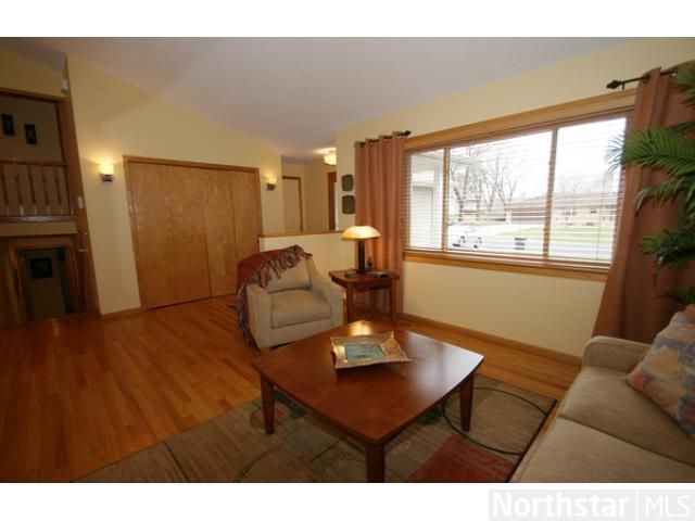 51 Eileen Cir, Burnsville, MN 55306