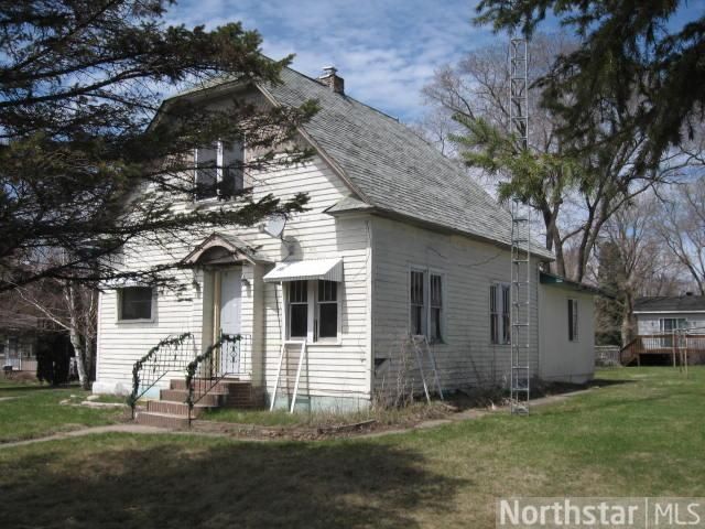 111 E 6th St, Randall, MN 56475