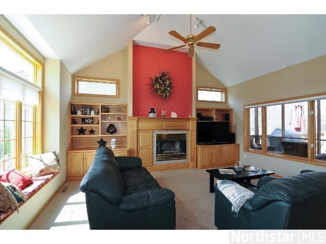 8245 Claymore Ct, Inver Grove Heights, MN 55076