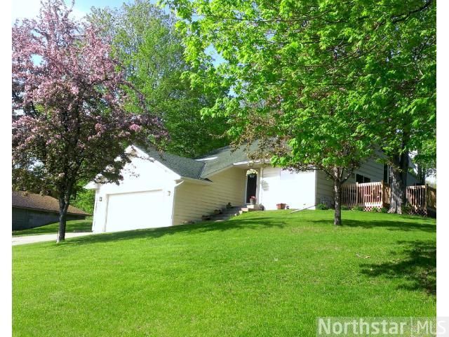 8757 Woodlawn Dr, Rockford, MN 55373