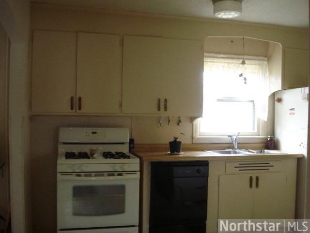 1116 6th St NE, Little Falls, MN 56345