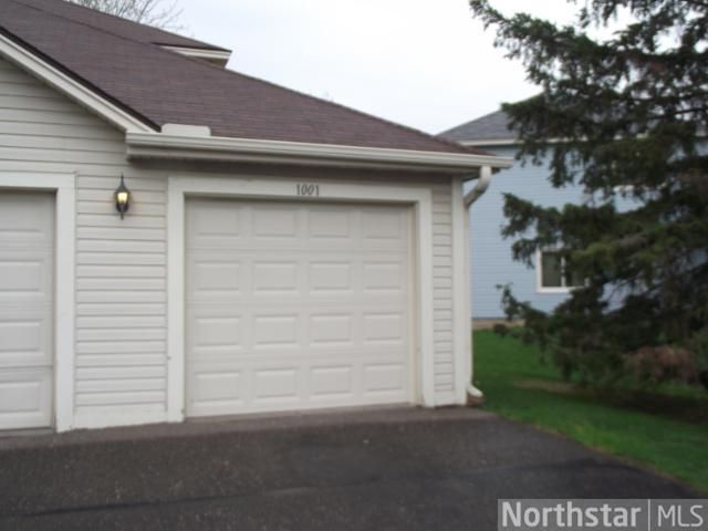 1001 Greenhaven Dr #908, Vadnais Heights, MN 55127