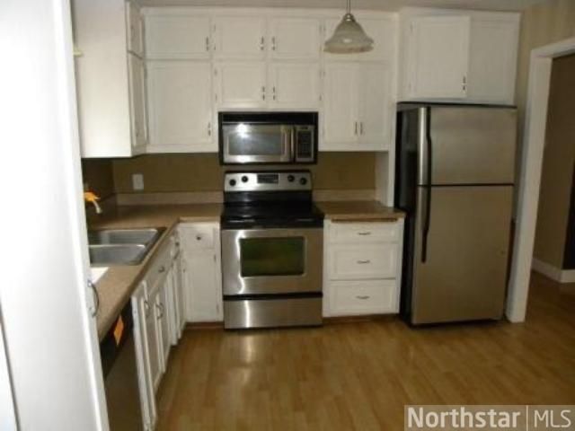 942 Waterford Dr E, Eagan, MN 55123