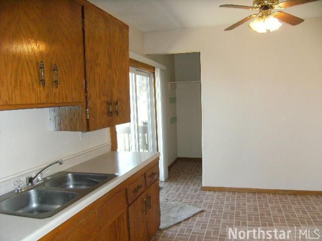 2565 5th Ave E, North Saint Paul, MN 55109