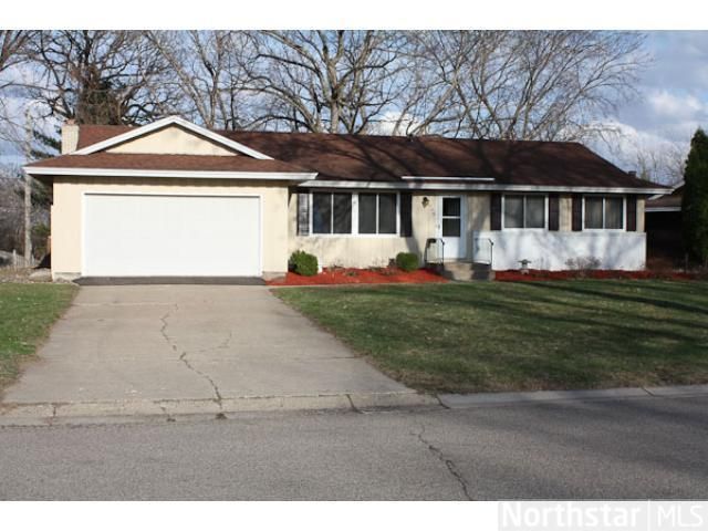 365 Walnut Ln, Apple Valley, MN 55124