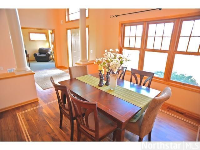611 Cascade Dr, Chaska, MN 55318
