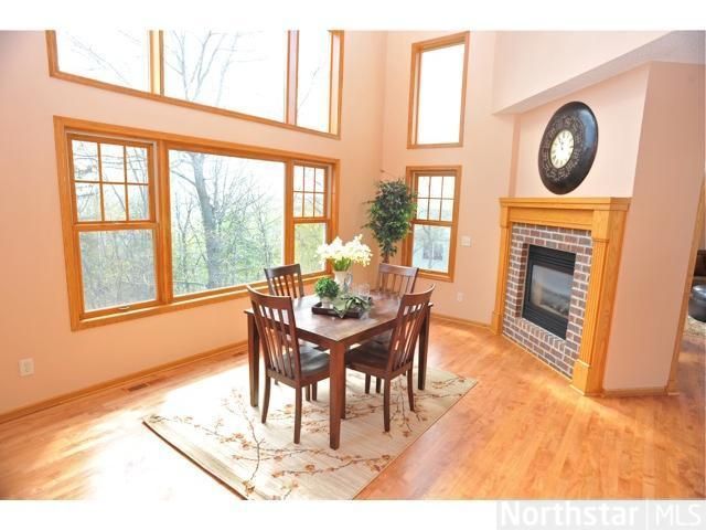 611 Cascade Dr, Chaska, MN 55318