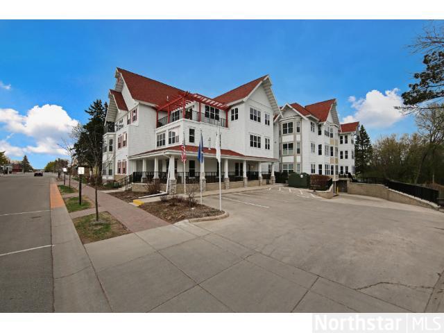 185 Hamel Rd #202, Medina, MN 55340