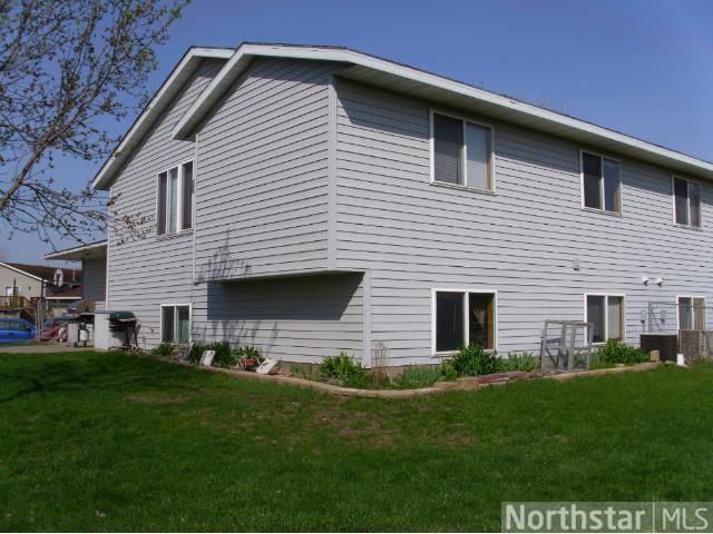 1554 Applegate Ln, Shakopee, MN 55379