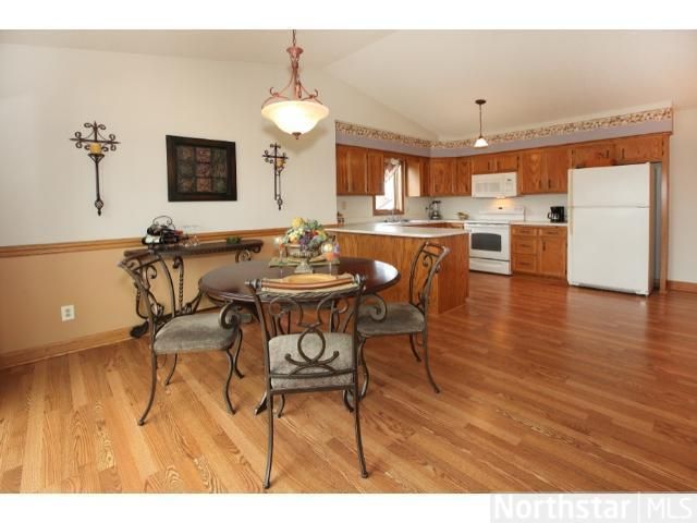 8470 Pelican Ct, Chanhassen, MN 55317