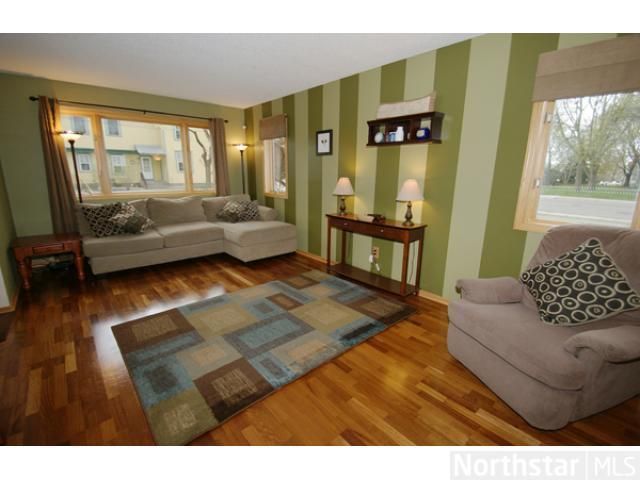 15 22nd Ave NE, Minneapolis, MN 55418