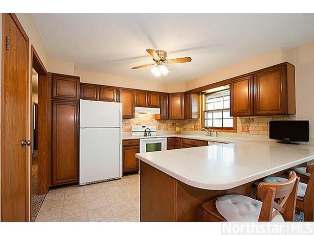 2925 Mildred Dr, Roseville, MN 55113