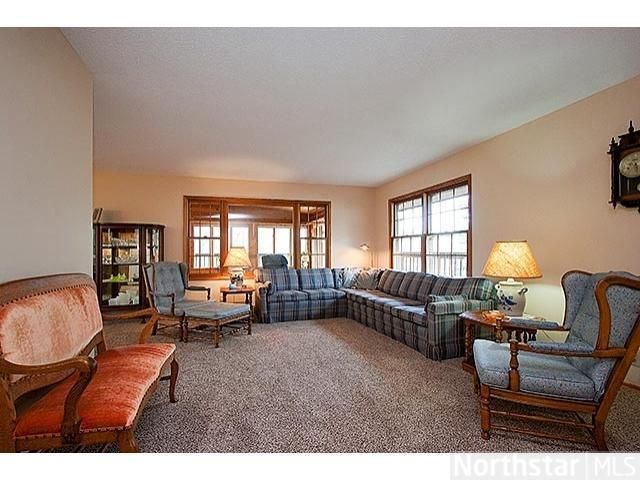 2925 Mildred Dr, Roseville, MN 55113