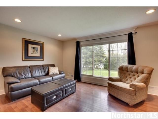 10364 Newport Dr, Eden Prairie, MN 55347