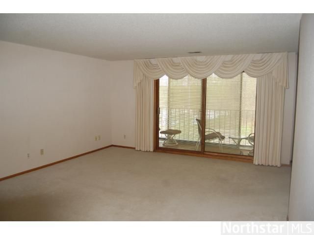 20 Windsor Ln #215A, New Brighton, MN 55112