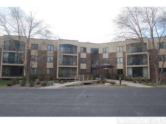 20 Windsor Ln #215A, New Brighton, MN 55112